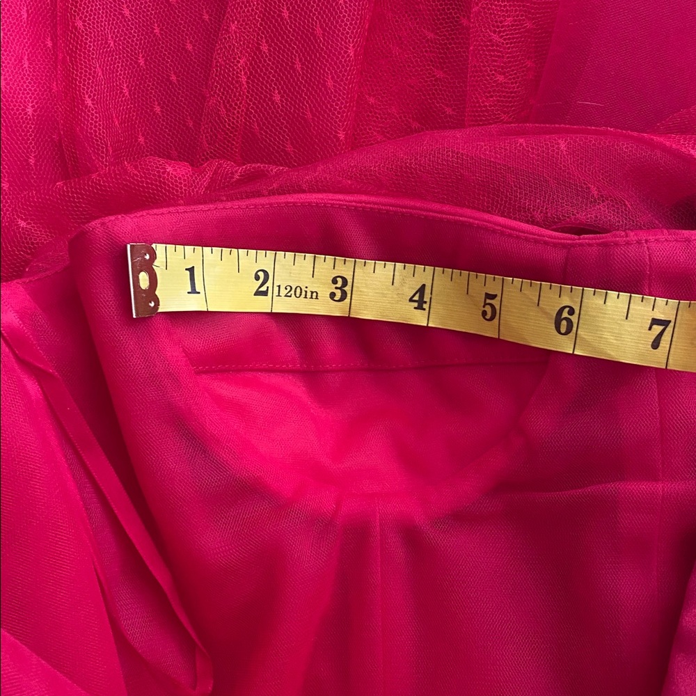 Teuta Matoshi Draped Heart Dress size 6 pristine condition
Beautiful red - Picture 13 of 16